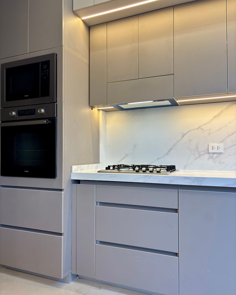 Cocina moderna gris